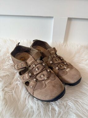 💫4/$25 • Earth Spirit Suede Closed-Toe Sport Fisherman Sandal